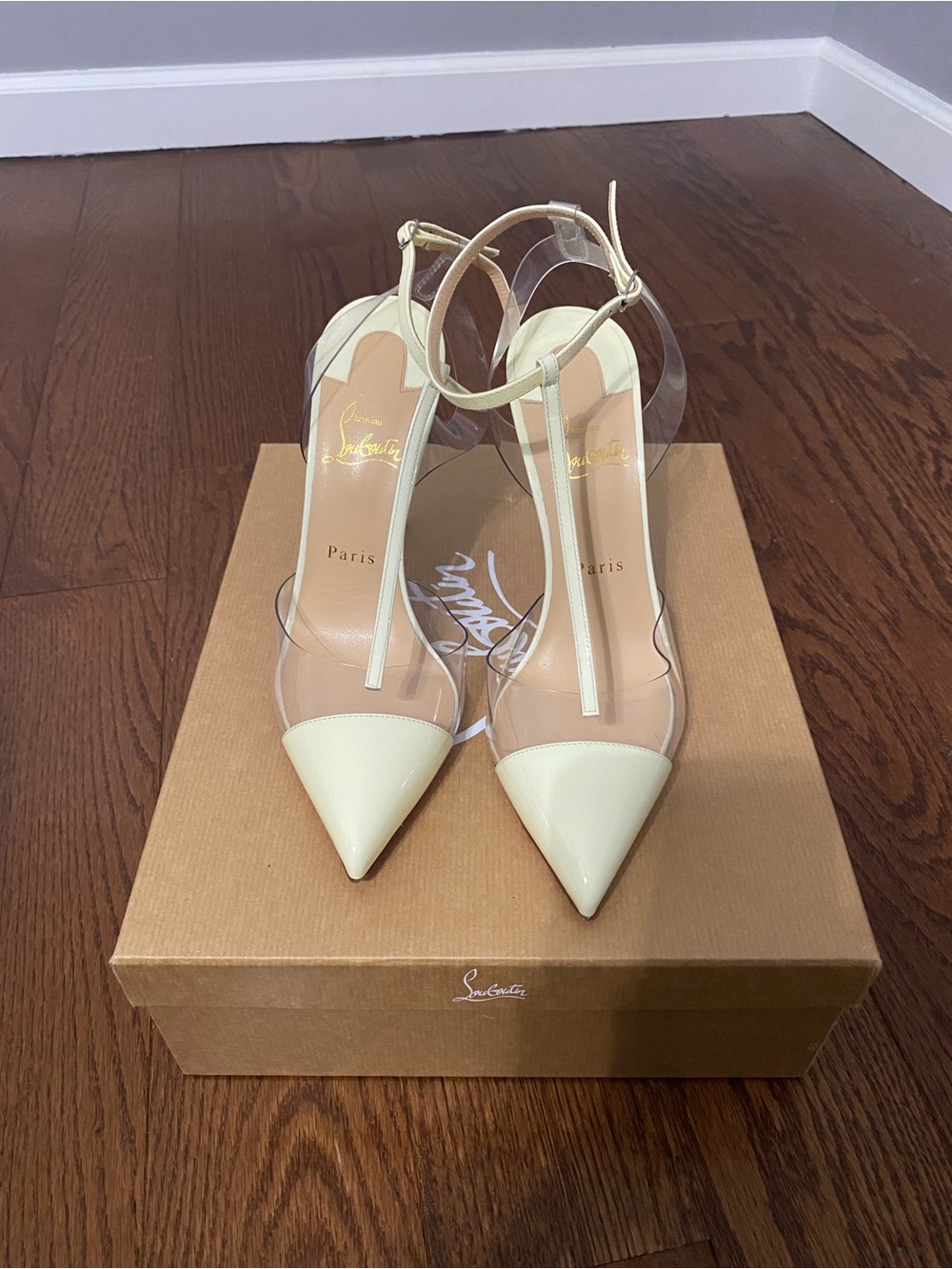 Christian Louboutin - NOSY 100 color Latte